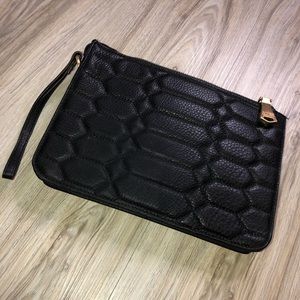 Large wristlet